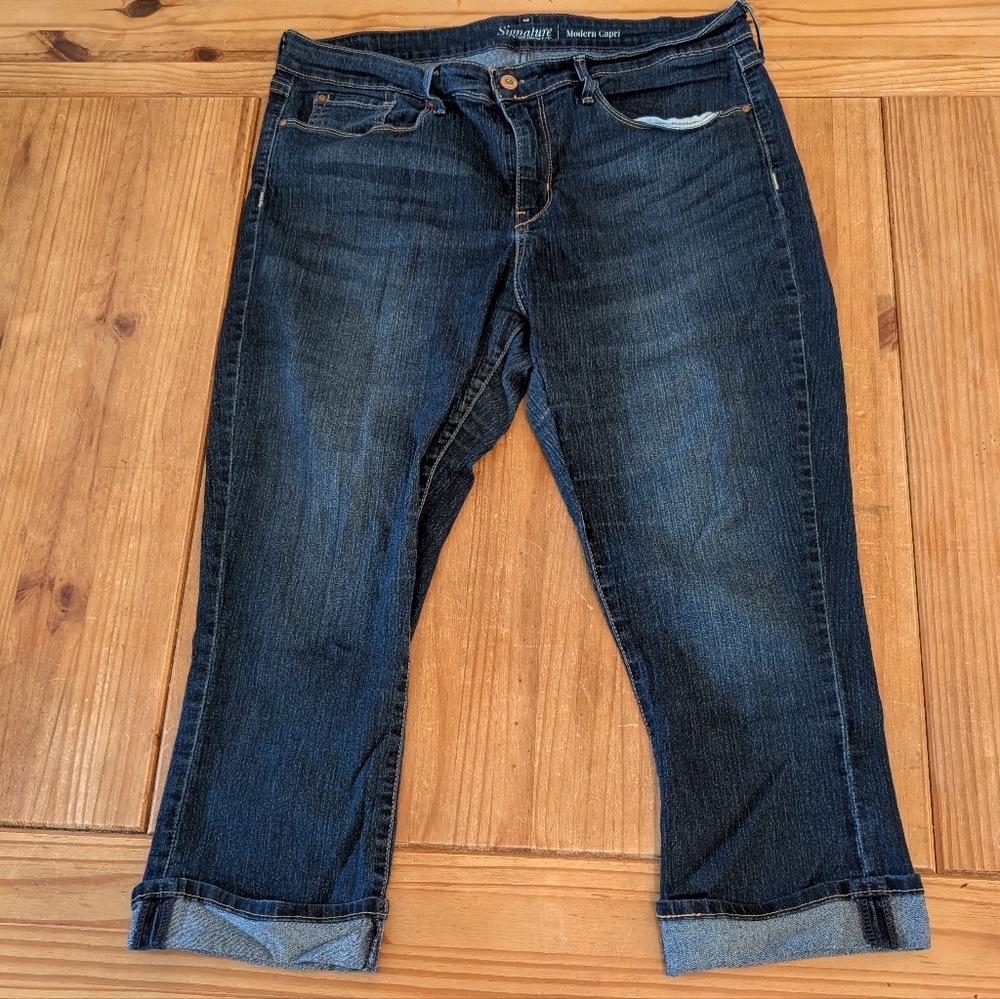 Signature by Levi Strauss & Co Modern Capri Jeans, Size 16- W33